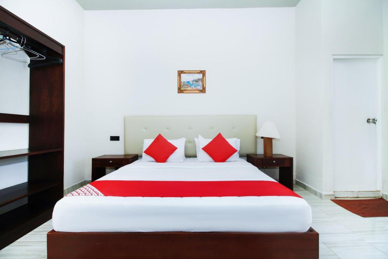 The Kings Bay Hotel Ettukala エクステリア 写真