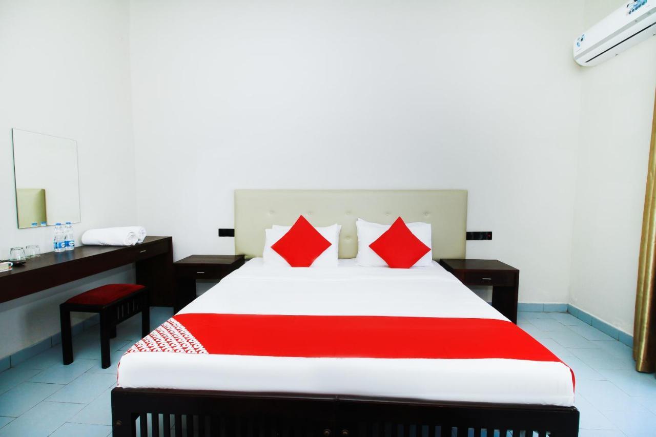 The Kings Bay Hotel Ettukala エクステリア 写真