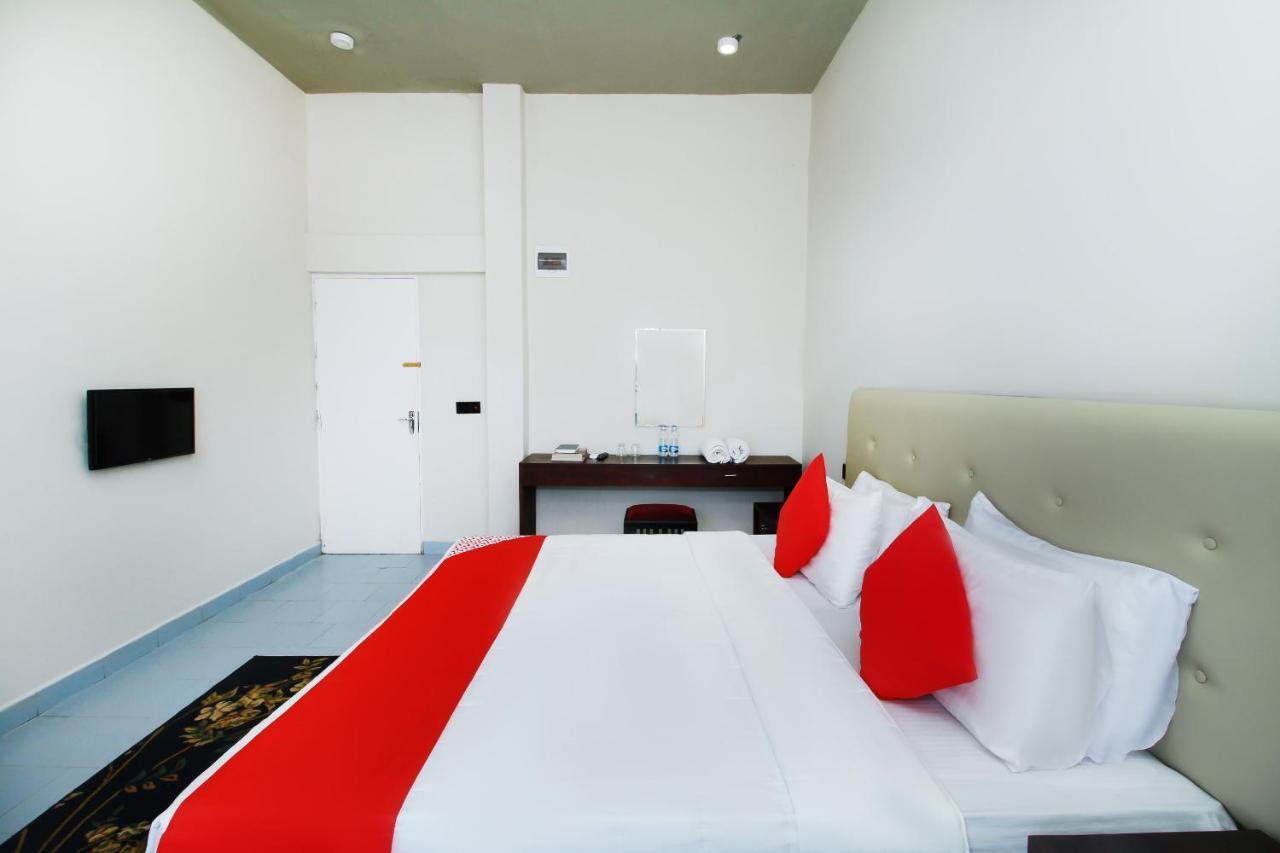 The Kings Bay Hotel Ettukala エクステリア 写真
