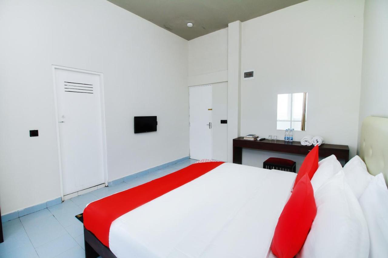 The Kings Bay Hotel Ettukala エクステリア 写真