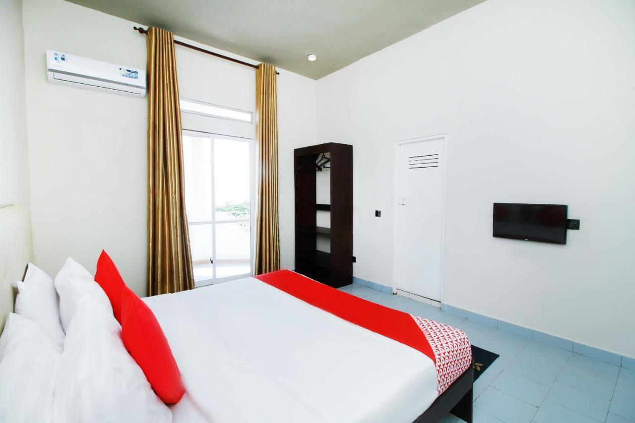 The Kings Bay Hotel Ettukala エクステリア 写真