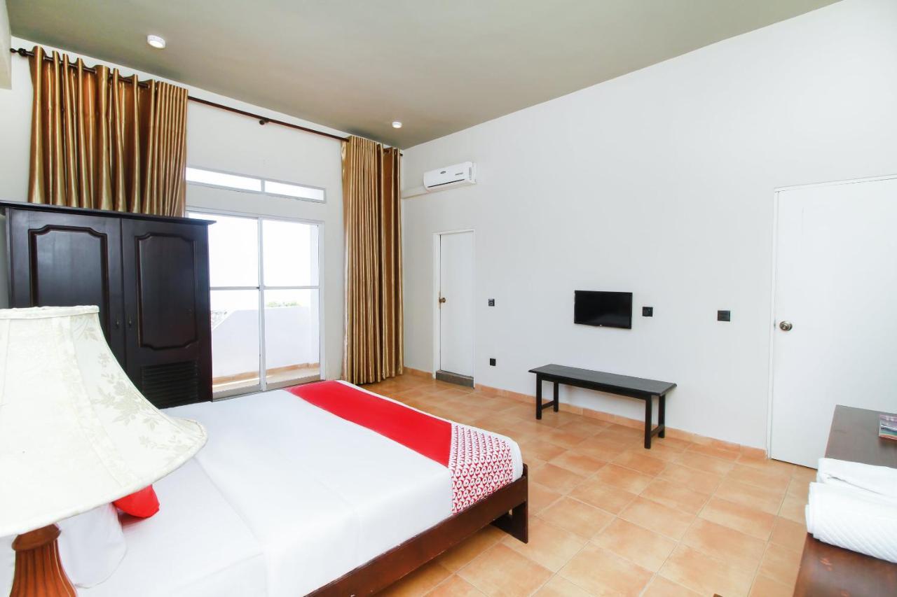 The Kings Bay Hotel Ettukala エクステリア 写真
